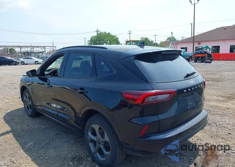 2023 Ford Escape St-Line z USA, uszkodzony, nr VIN 1FMCU9MN3PUA09348